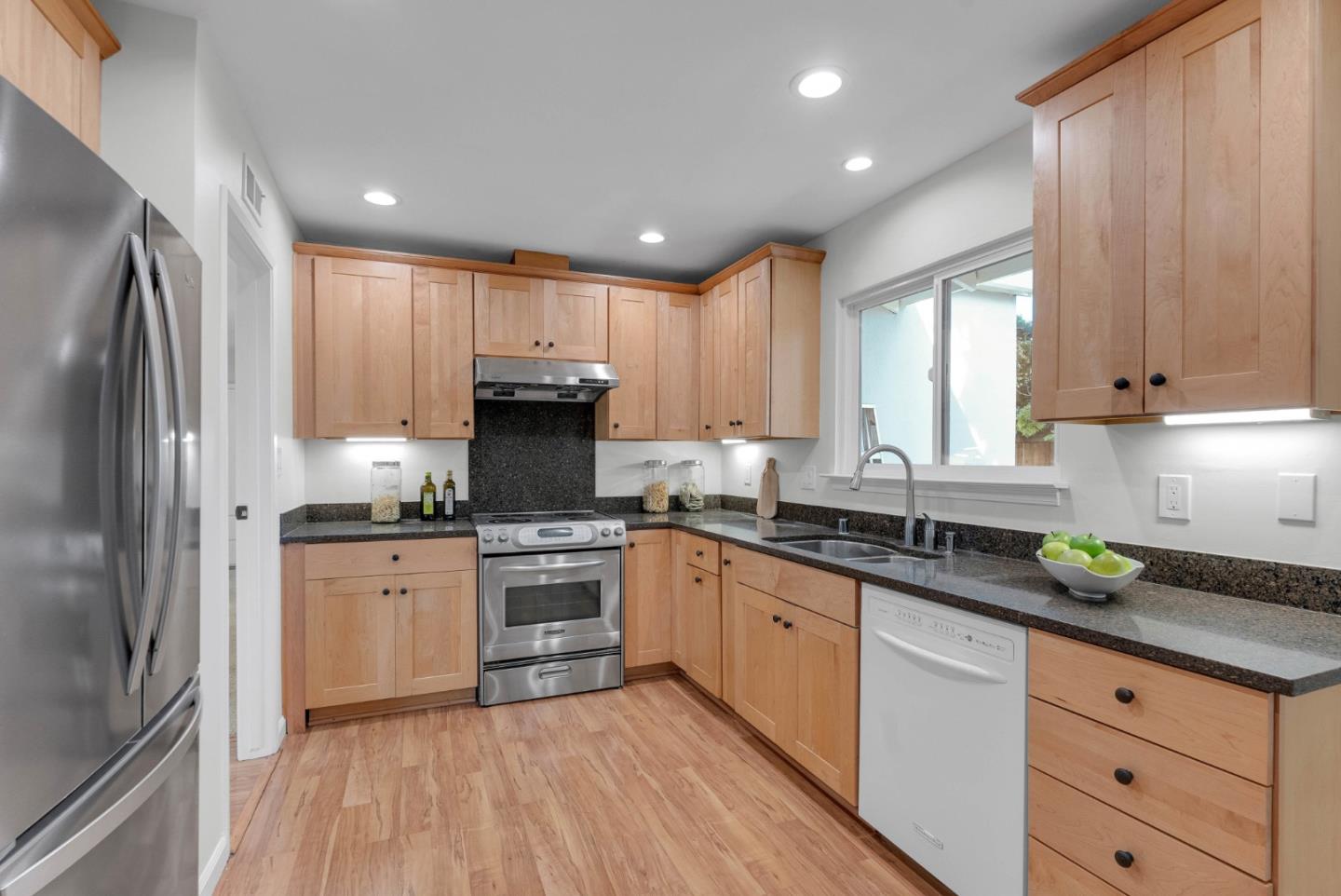 Detail Gallery Image 12 of 35 For 2436 Armstrong Pl, Santa Clara,  CA 95050 - 3 Beds | 2 Baths