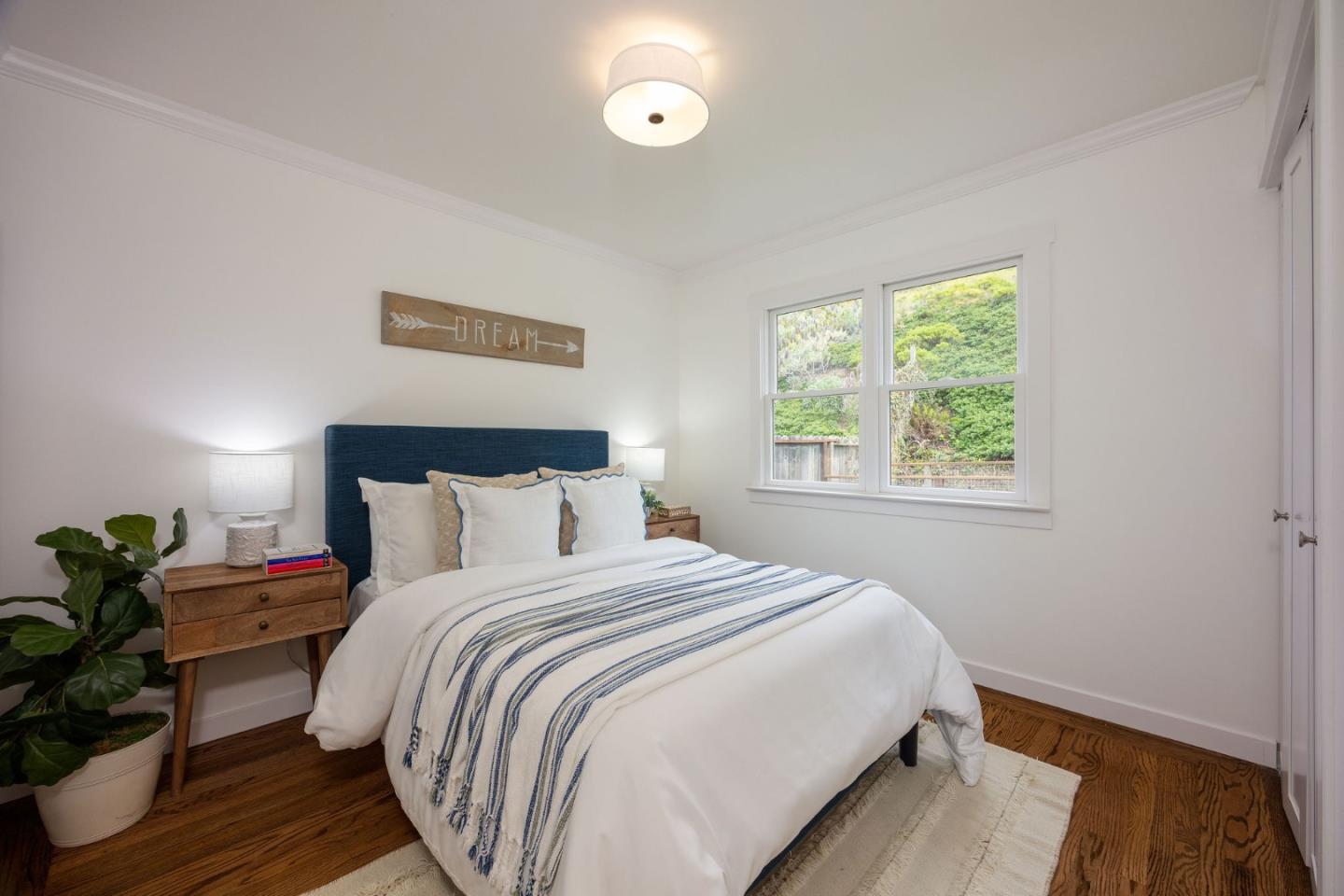Detail Gallery Image 19 of 37 For 595 Manor Dr, Pacifica,  CA 94044 - 3 Beds | 1 Baths