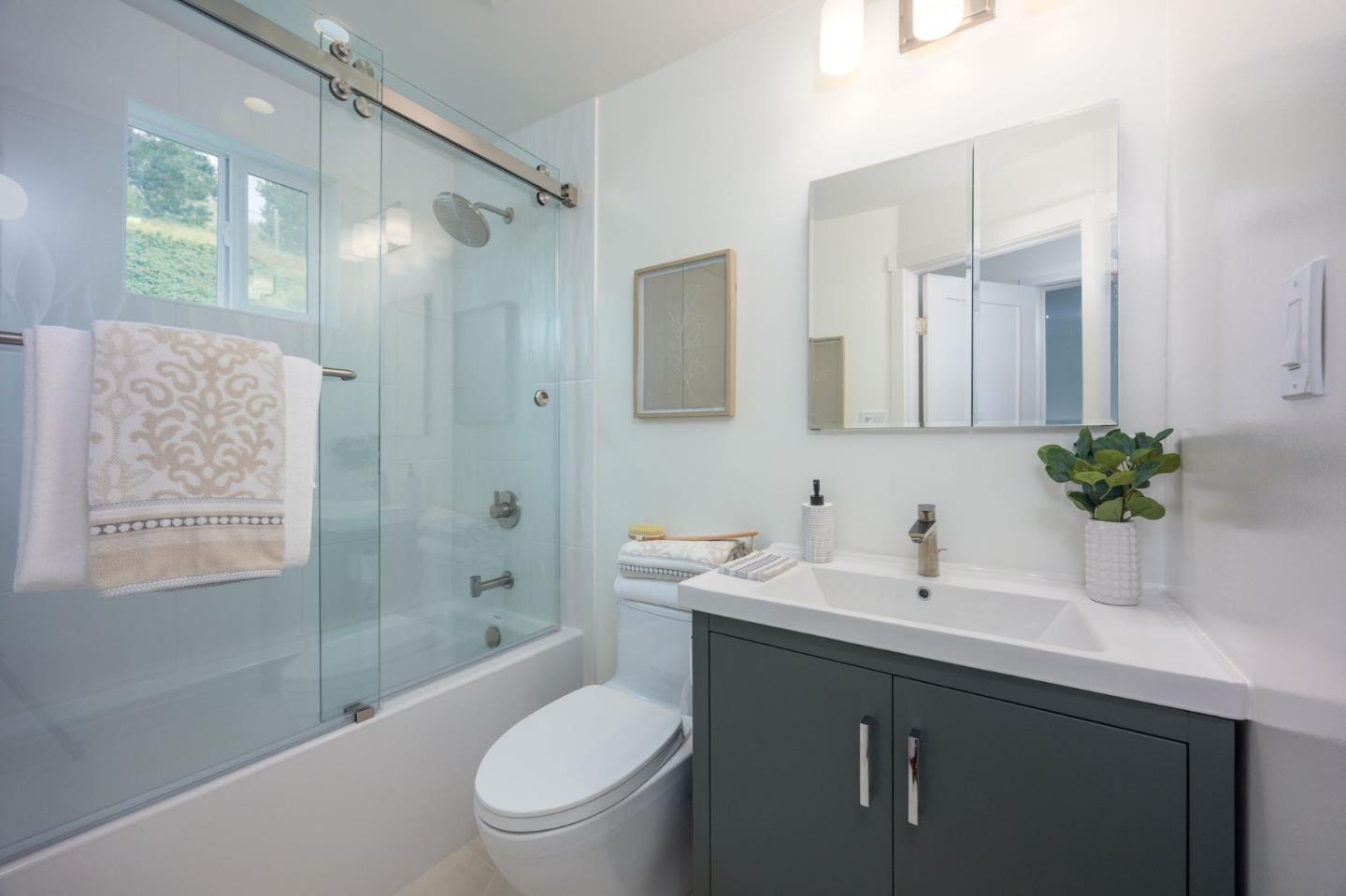 Detail Gallery Image 21 of 37 For 595 Manor Dr, Pacifica,  CA 94044 - 3 Beds | 1 Baths