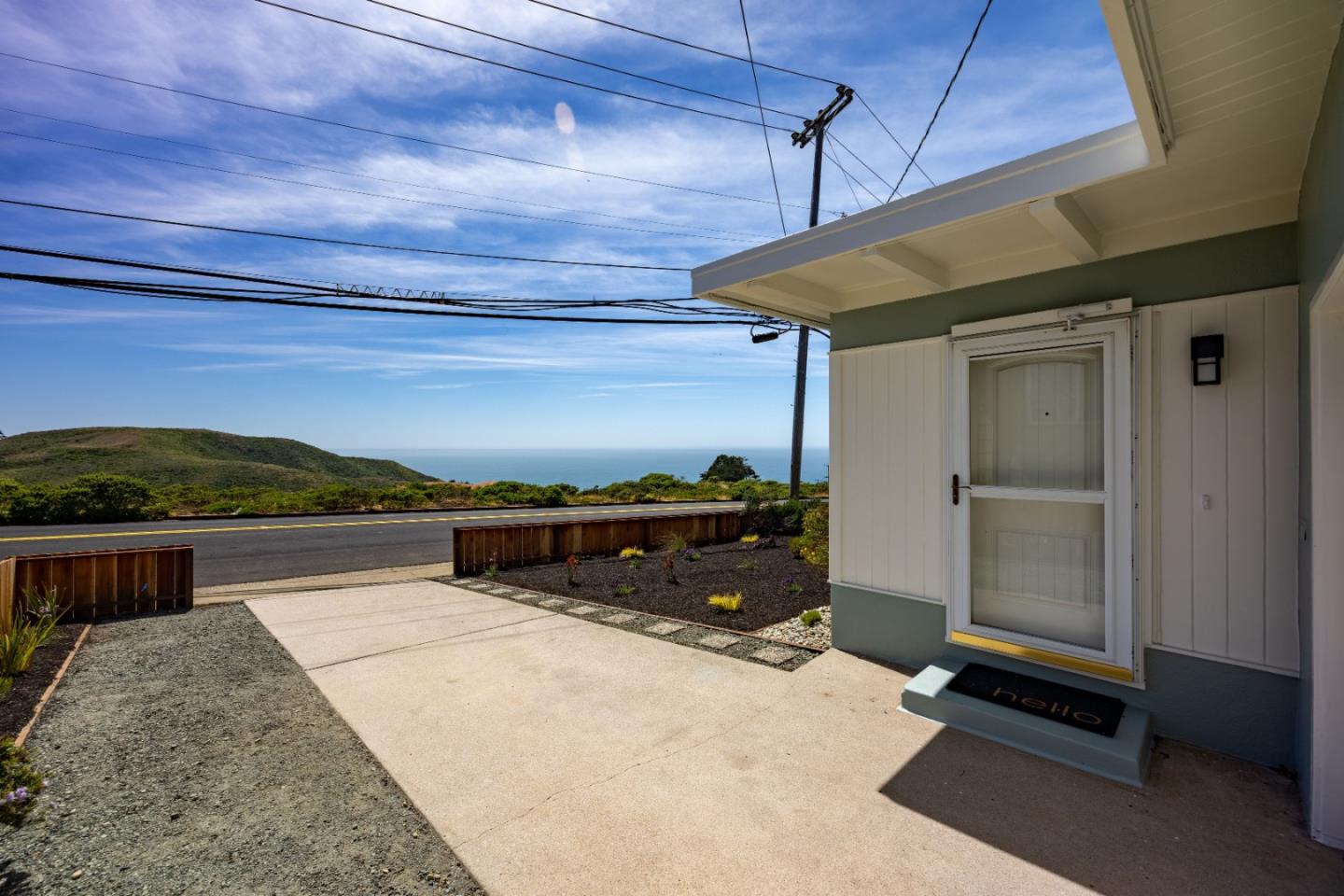 Detail Gallery Image 5 of 37 For 595 Manor Dr, Pacifica,  CA 94044 - 3 Beds | 1 Baths