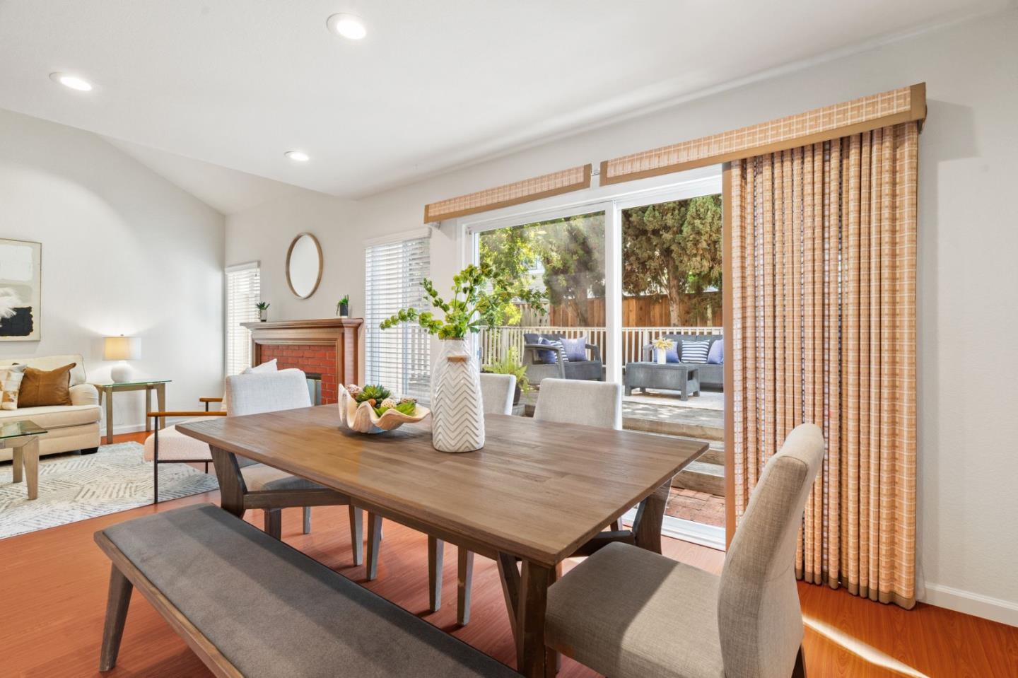 Detail Gallery Image 10 of 35 For 3875 Harlequin Ter, Fremont,  CA 94555 - 2 Beds | 2/1 Baths