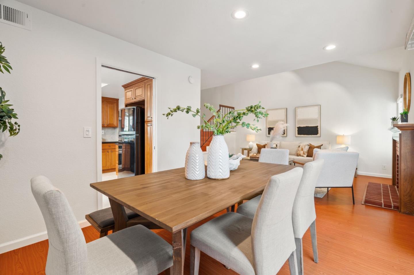 Detail Gallery Image 11 of 35 For 3875 Harlequin Ter, Fremont,  CA 94555 - 2 Beds | 2/1 Baths