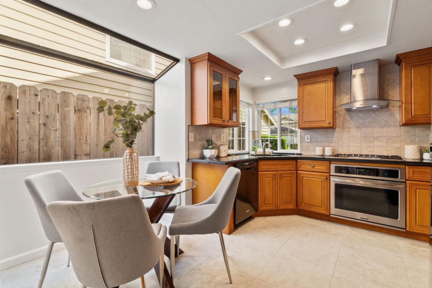 Detail Gallery Image 14 of 35 For 3875 Harlequin Ter, Fremont,  CA 94555 - 2 Beds | 2/1 Baths