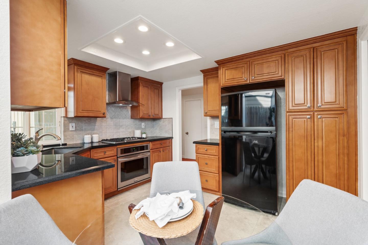 Detail Gallery Image 18 of 35 For 3875 Harlequin Ter, Fremont,  CA 94555 - 2 Beds | 2/1 Baths