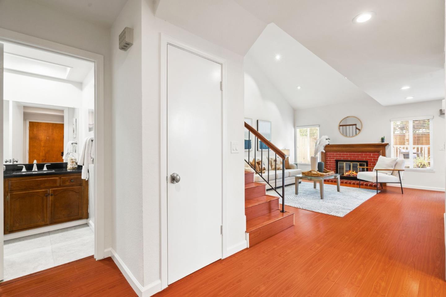 Detail Gallery Image 5 of 35 For 3875 Harlequin Ter, Fremont,  CA 94555 - 2 Beds | 2/1 Baths
