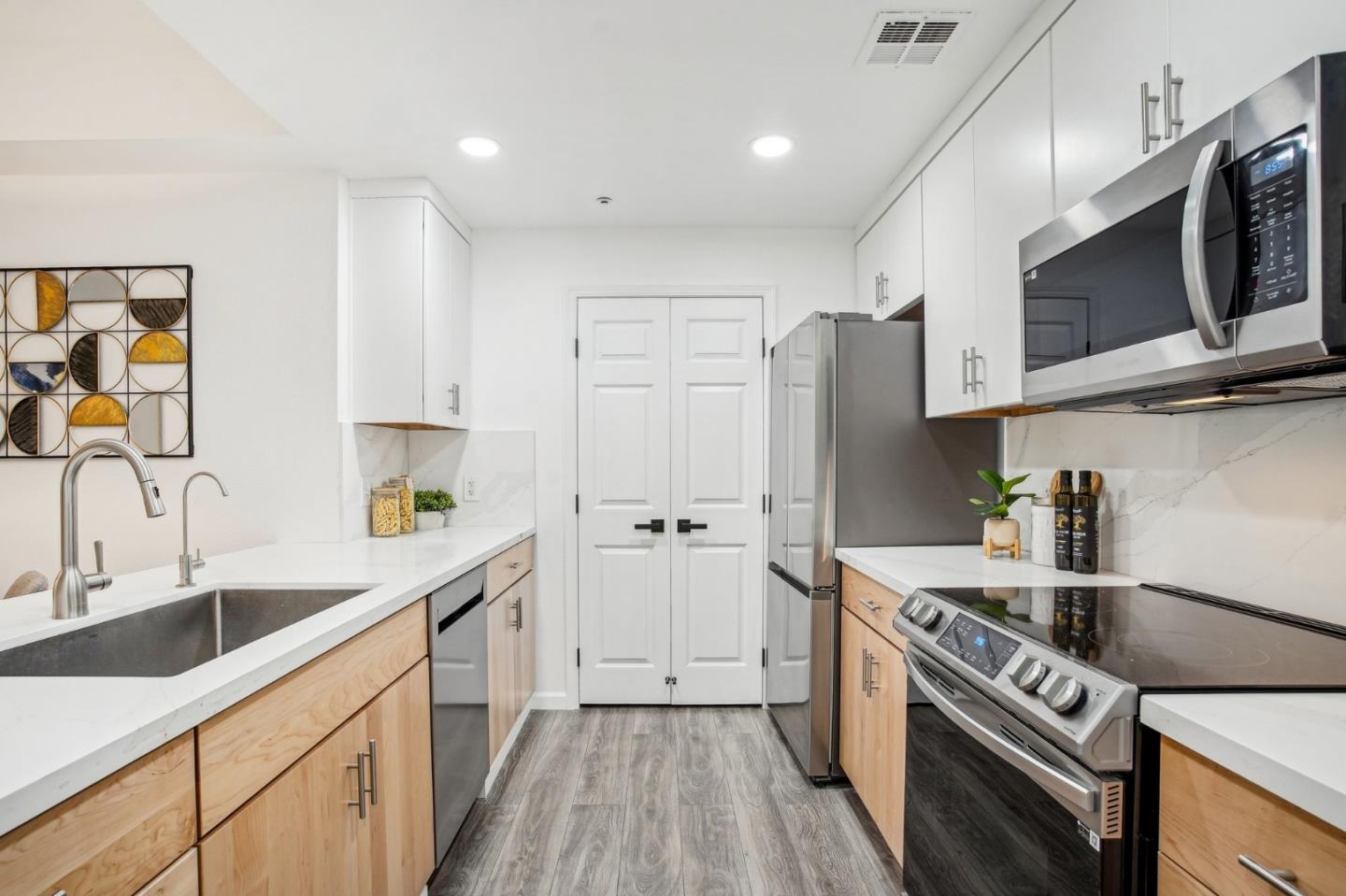 Detail Gallery Image 6 of 16 For 1550 Technology Dr #1042,  San Jose,  CA 95110 - 2 Beds | 2 Baths