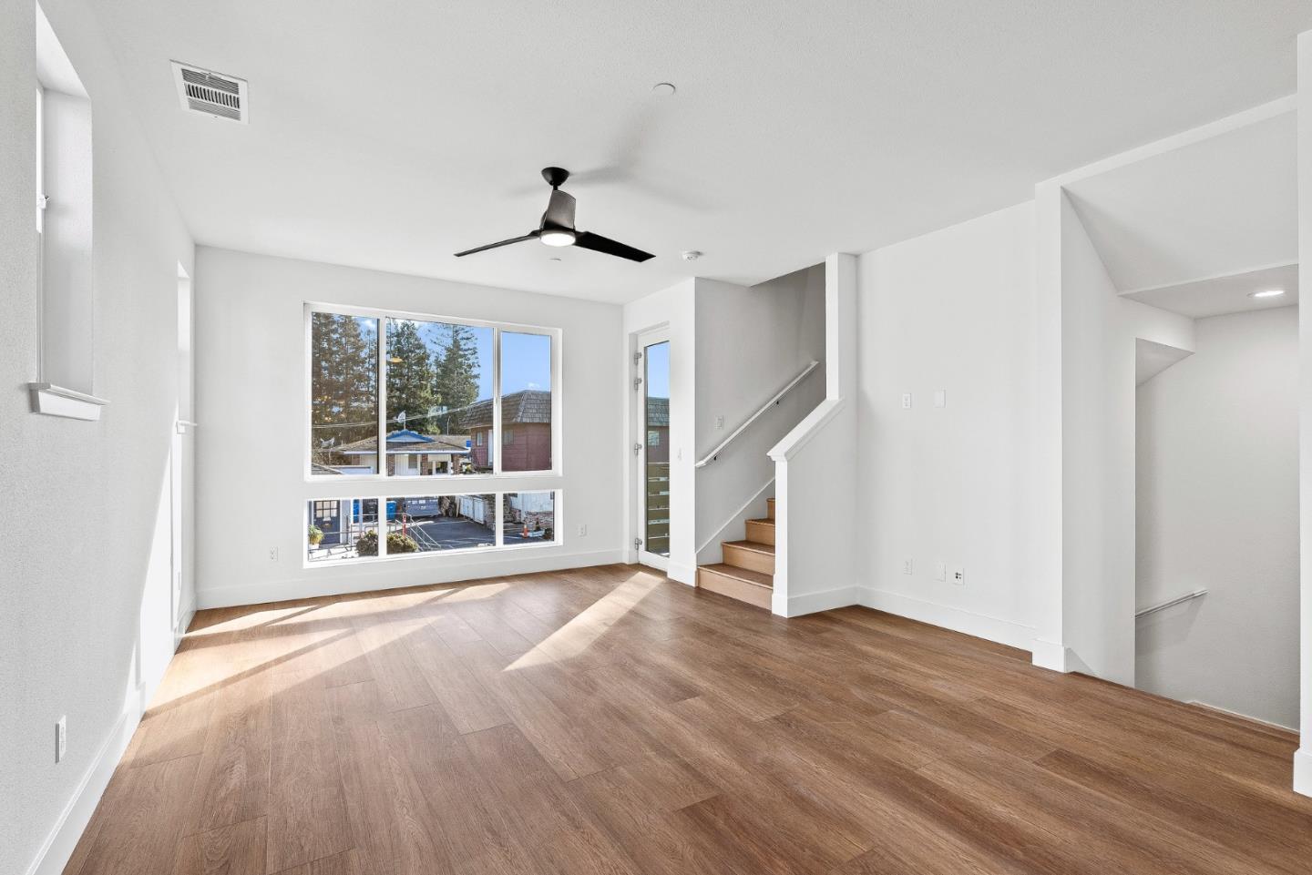 Detail Gallery Image 11 of 29 For 939 Woodside Rd, Redwood City,  CA 94061 - 4 Beds | 2/1 Baths