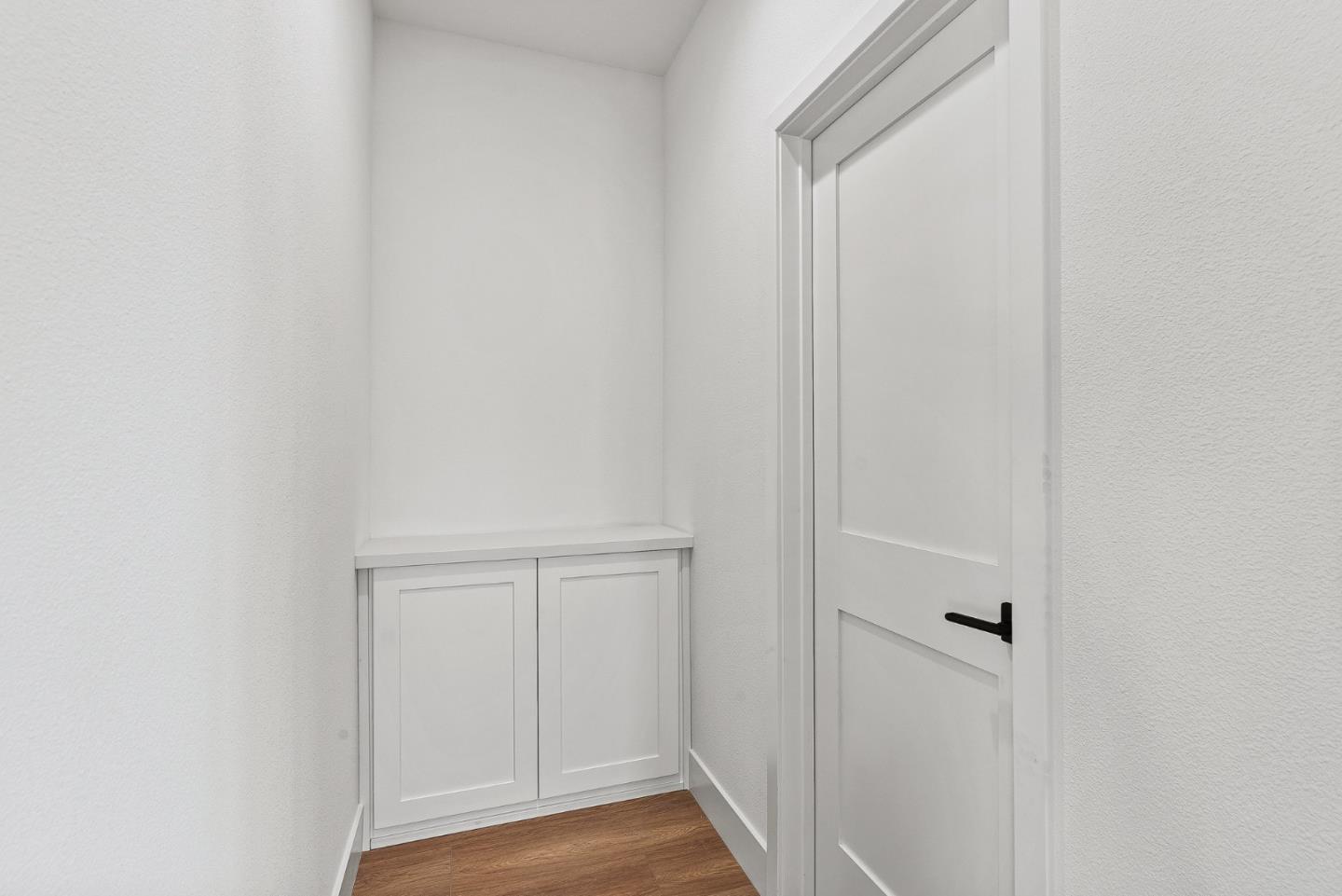 Detail Gallery Image 13 of 29 For 939 Woodside Rd, Redwood City,  CA 94061 - 4 Beds | 2/1 Baths