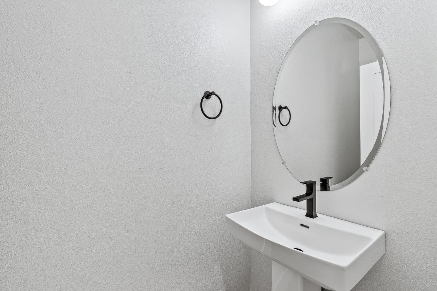 Detail Gallery Image 14 of 29 For 939 Woodside Rd, Redwood City,  CA 94061 - 4 Beds | 2/1 Baths