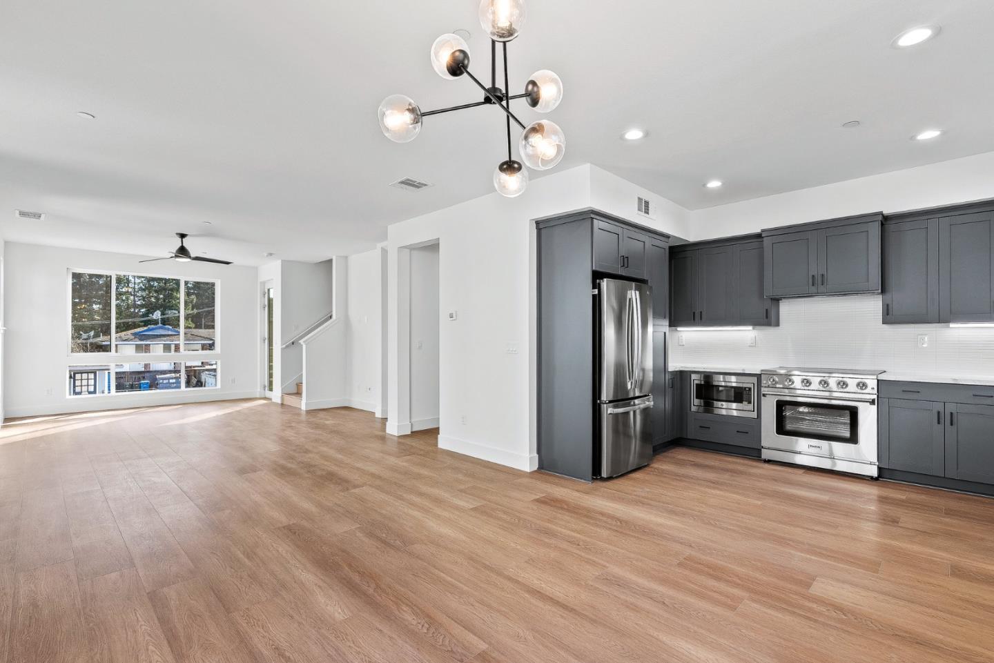 Detail Gallery Image 16 of 29 For 939 Woodside Rd, Redwood City,  CA 94061 - 4 Beds | 2/1 Baths