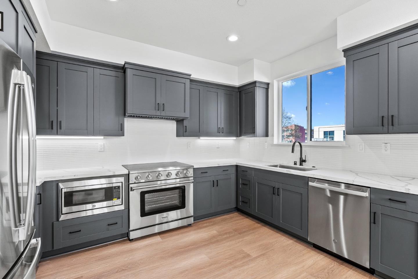 Detail Gallery Image 17 of 29 For 939 Woodside Rd, Redwood City,  CA 94061 - 4 Beds | 2/1 Baths