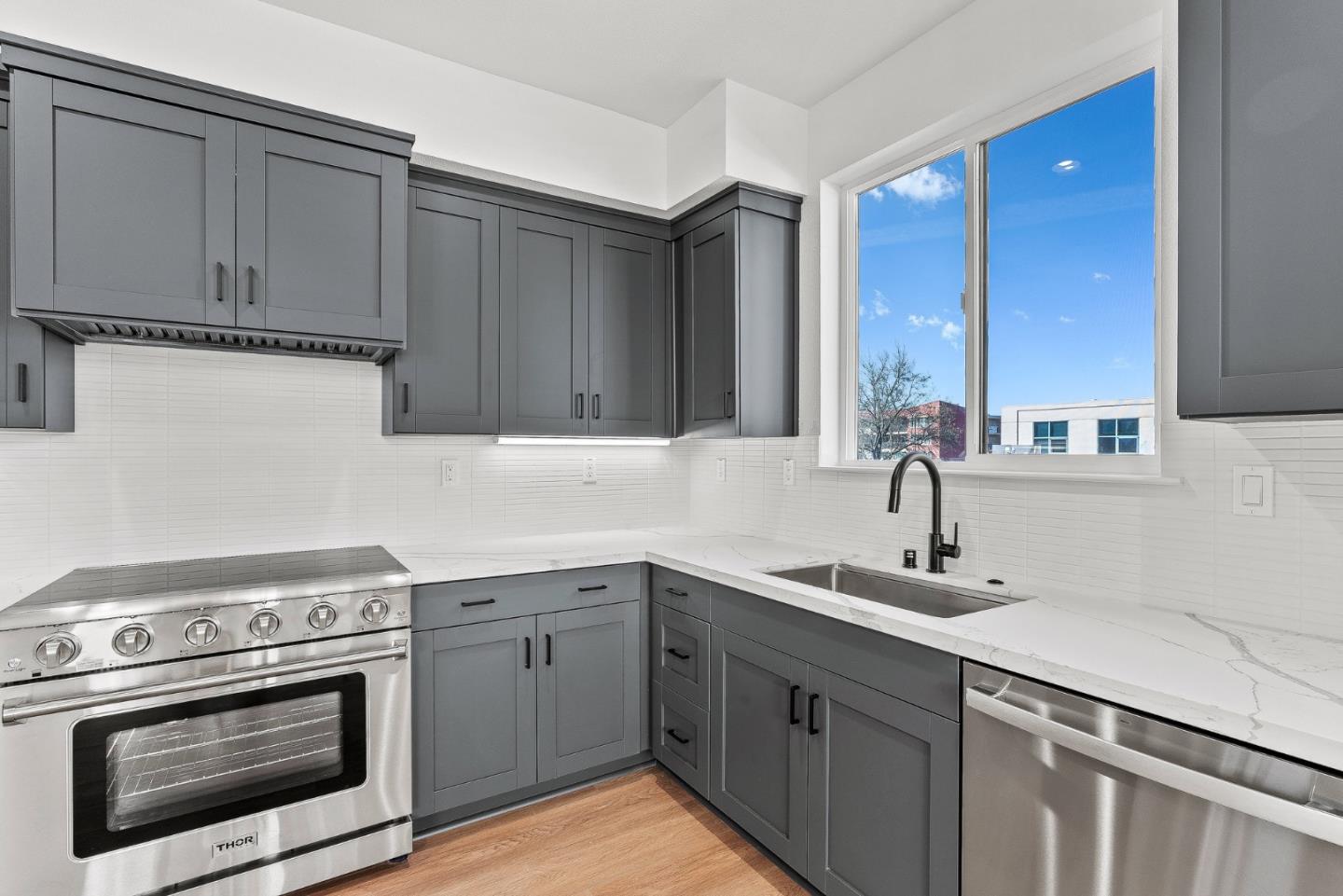 Detail Gallery Image 18 of 29 For 939 Woodside Rd, Redwood City,  CA 94061 - 4 Beds | 2/1 Baths