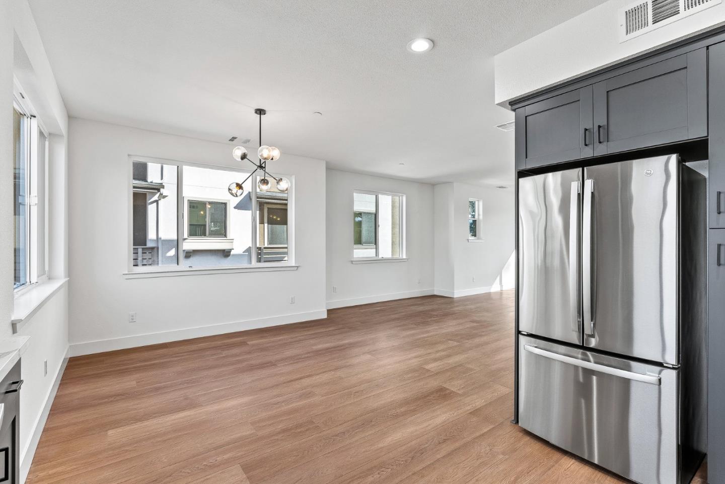 Detail Gallery Image 19 of 29 For 939 Woodside Rd, Redwood City,  CA 94061 - 4 Beds | 2/1 Baths
