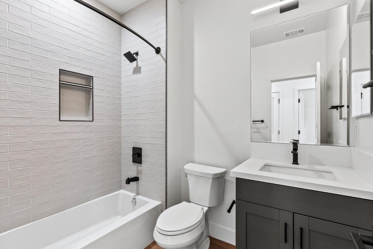 Detail Gallery Image 26 of 29 For 939 Woodside Rd, Redwood City,  CA 94061 - 4 Beds | 2/1 Baths