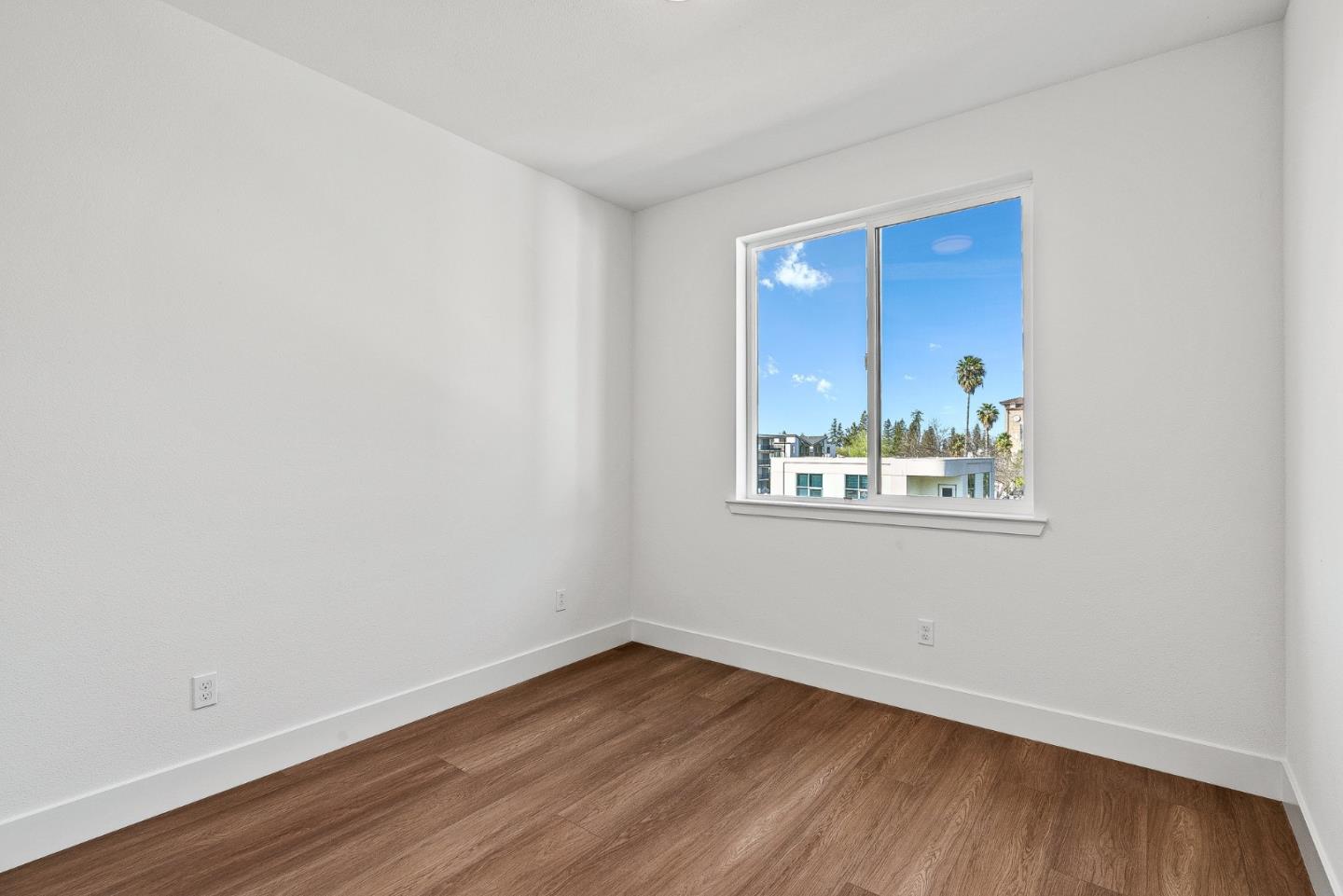 Detail Gallery Image 27 of 29 For 939 Woodside Rd, Redwood City,  CA 94061 - 4 Beds | 2/1 Baths