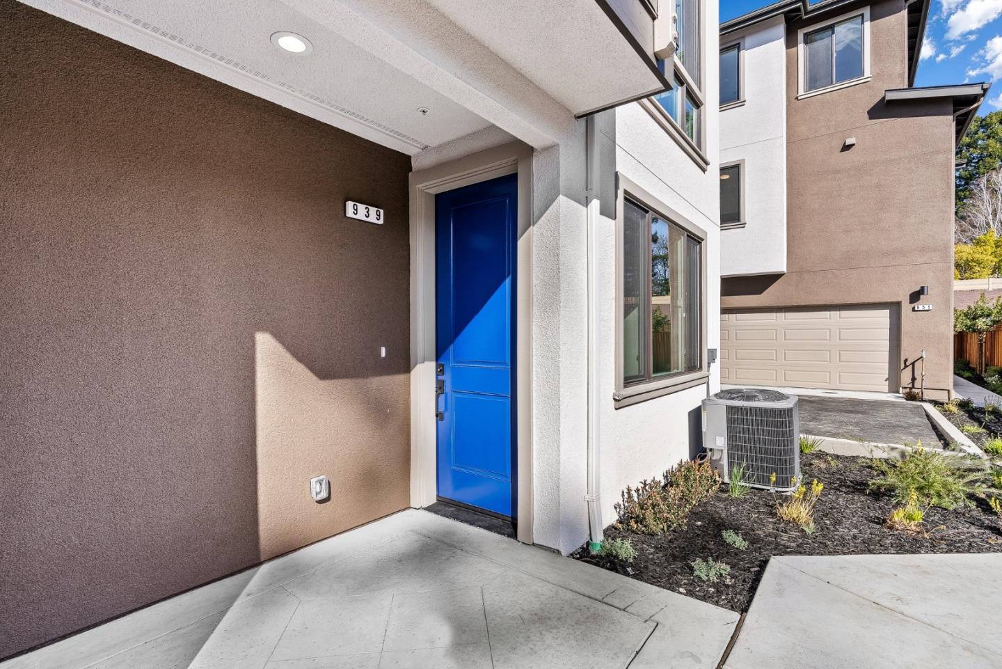 Detail Gallery Image 3 of 29 For 939 Woodside Rd, Redwood City,  CA 94061 - 4 Beds | 2/1 Baths