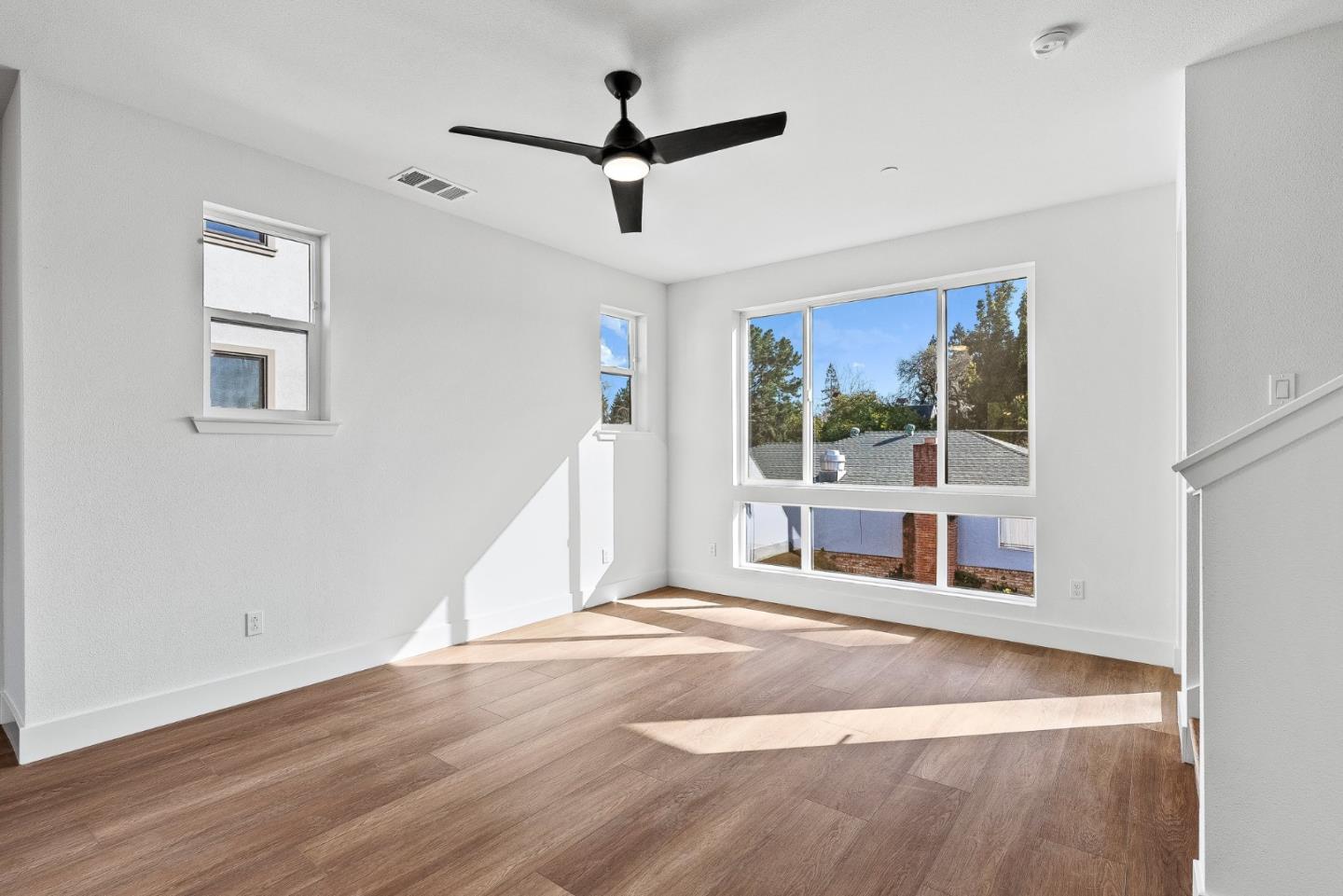 Detail Gallery Image 6 of 29 For 939 Woodside Rd, Redwood City,  CA 94061 - 4 Beds | 2/1 Baths