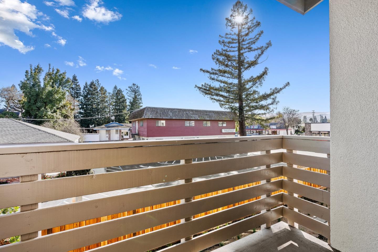 Detail Gallery Image 7 of 29 For 939 Woodside Rd, Redwood City,  CA 94061 - 4 Beds | 2/1 Baths