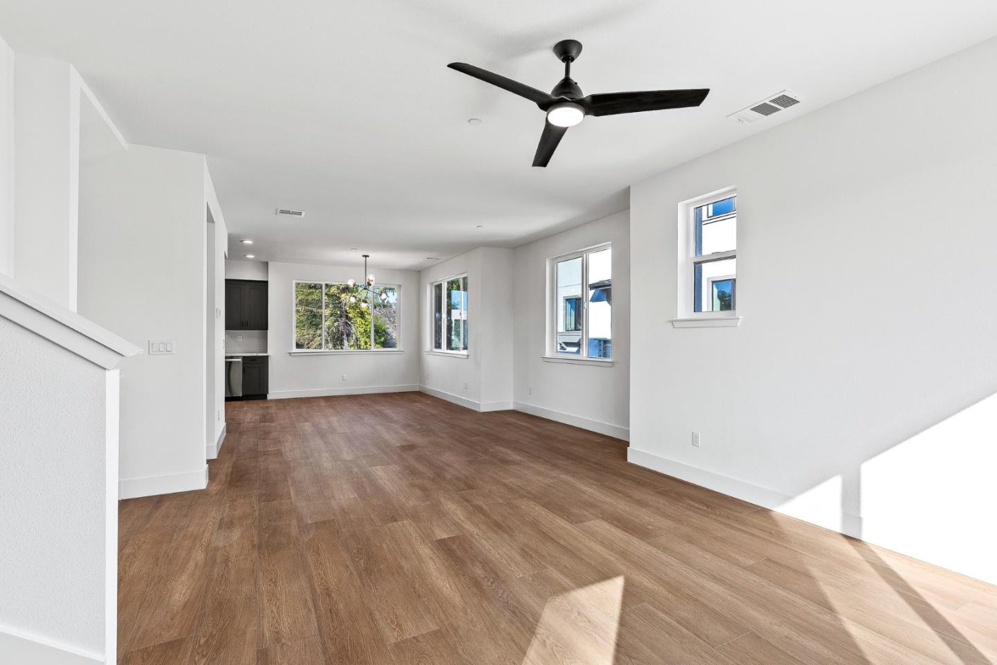 Detail Gallery Image 9 of 29 For 939 Woodside Rd, Redwood City,  CA 94061 - 4 Beds | 2/1 Baths