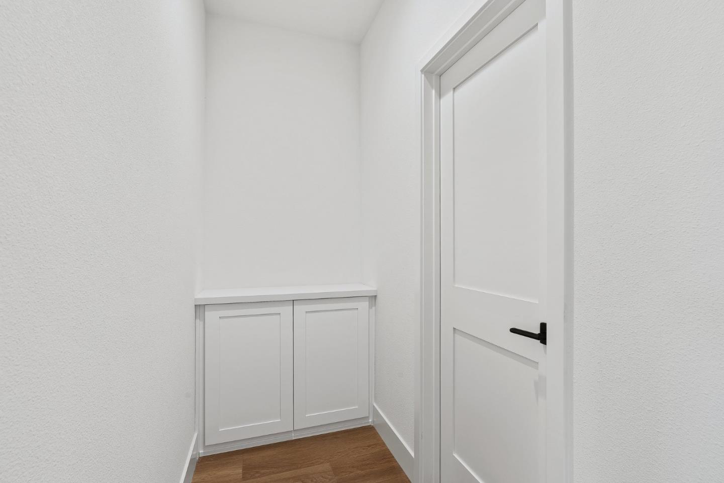 Detail Gallery Image 11 of 28 For 935 Woodside Rd, Redwood City,  CA 94061 - 4 Beds | 2/1 Baths