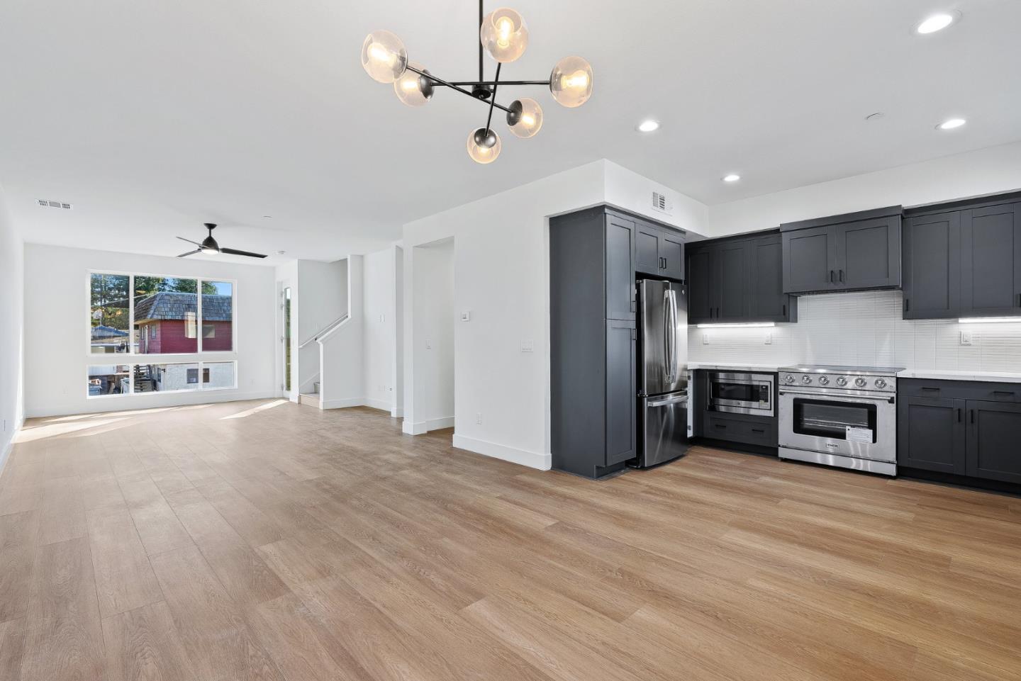 Detail Gallery Image 15 of 28 For 935 Woodside Rd, Redwood City,  CA 94061 - 4 Beds | 2/1 Baths