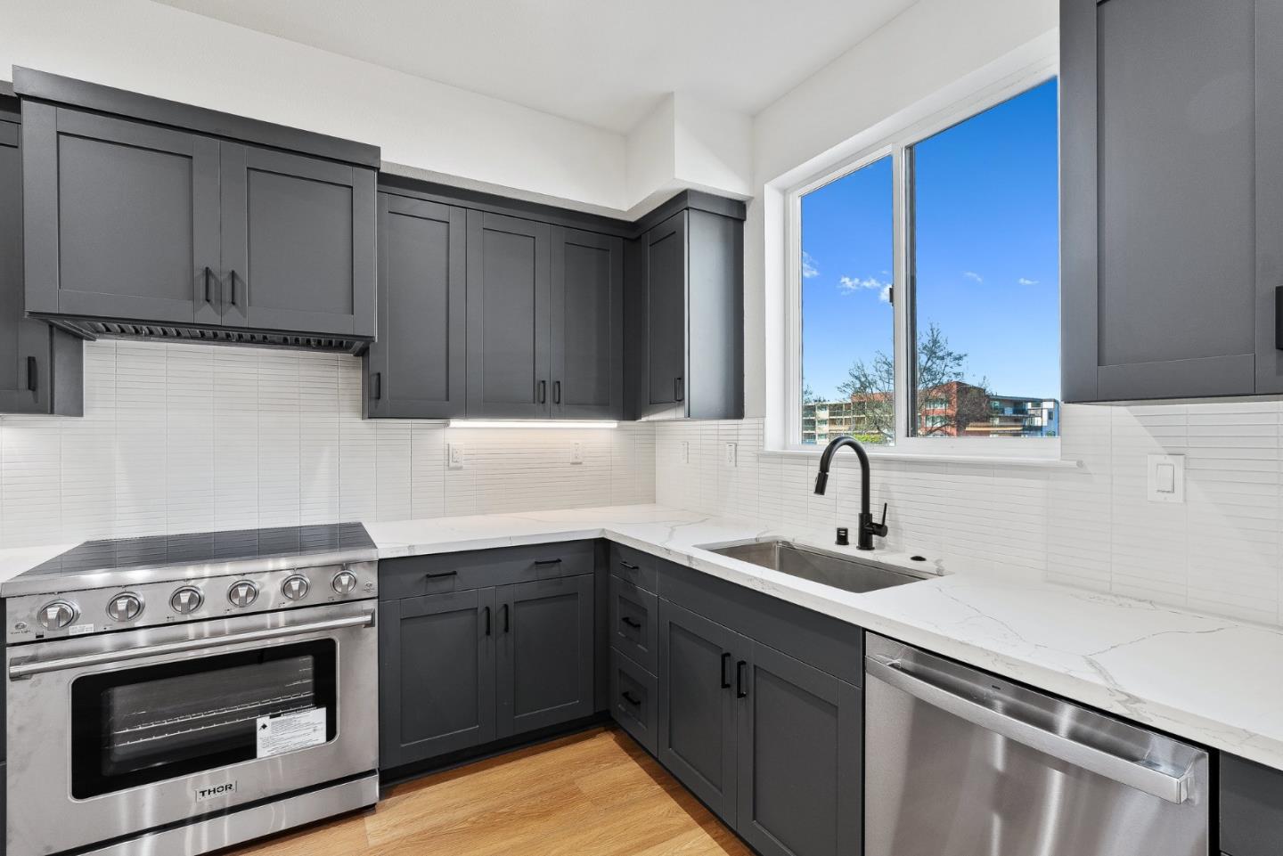 Detail Gallery Image 17 of 28 For 935 Woodside Rd, Redwood City,  CA 94061 - 4 Beds | 2/1 Baths
