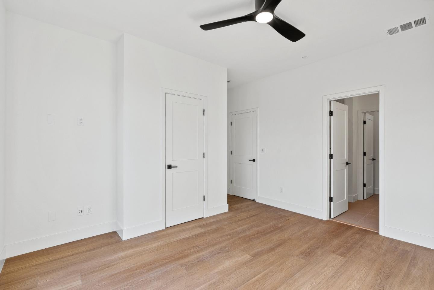 Detail Gallery Image 21 of 28 For 935 Woodside Rd, Redwood City,  CA 94061 - 4 Beds | 2/1 Baths