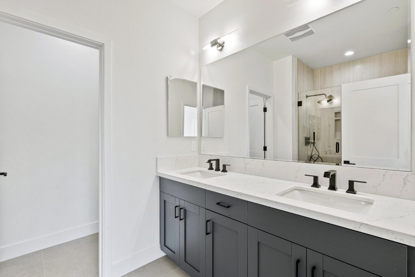 Detail Gallery Image 23 of 28 For 935 Woodside Rd, Redwood City,  CA 94061 - 4 Beds | 2/1 Baths
