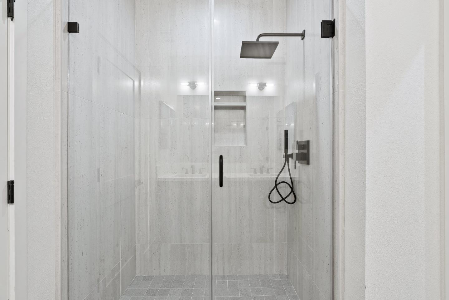 Detail Gallery Image 24 of 28 For 935 Woodside Rd, Redwood City,  CA 94061 - 4 Beds | 2/1 Baths