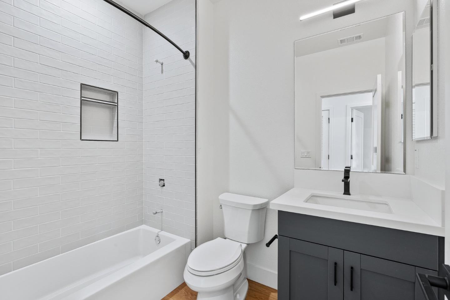 Detail Gallery Image 25 of 28 For 935 Woodside Rd, Redwood City,  CA 94061 - 4 Beds | 2/1 Baths