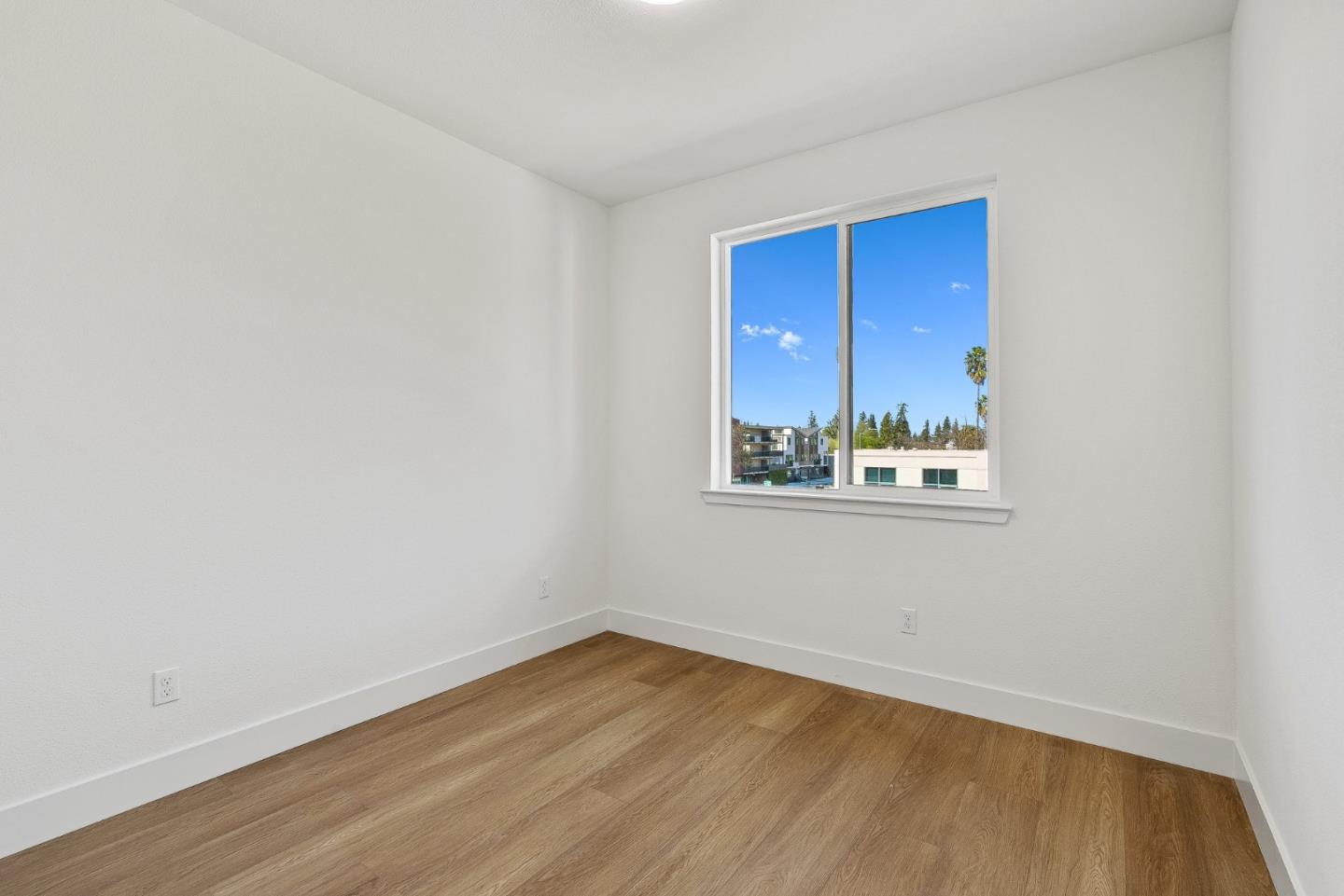Detail Gallery Image 26 of 28 For 935 Woodside Rd, Redwood City,  CA 94061 - 4 Beds | 2/1 Baths