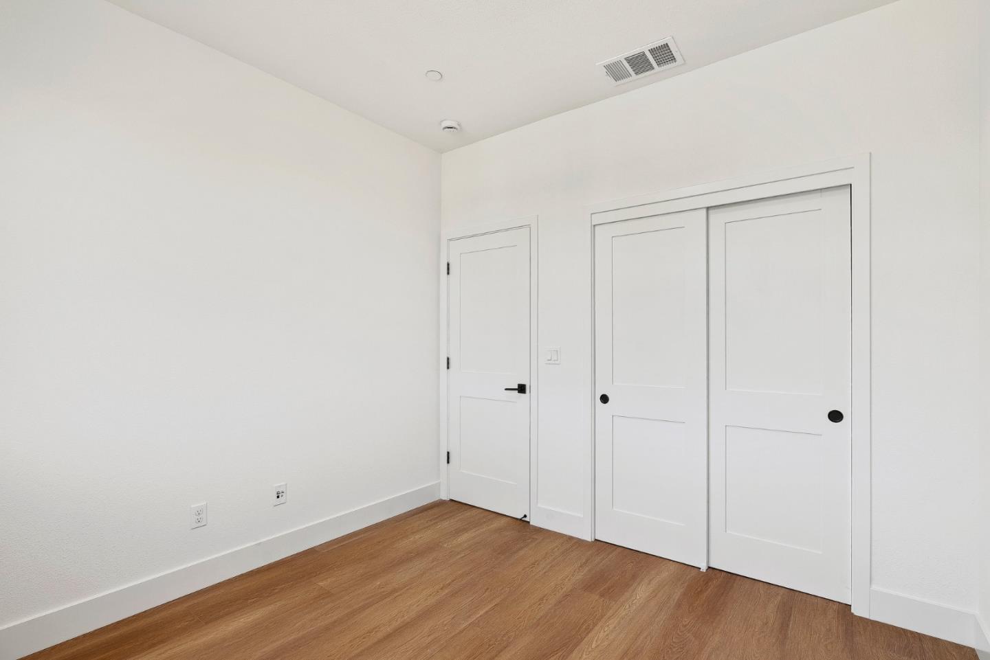 Detail Gallery Image 27 of 28 For 935 Woodside Rd, Redwood City,  CA 94061 - 4 Beds | 2/1 Baths