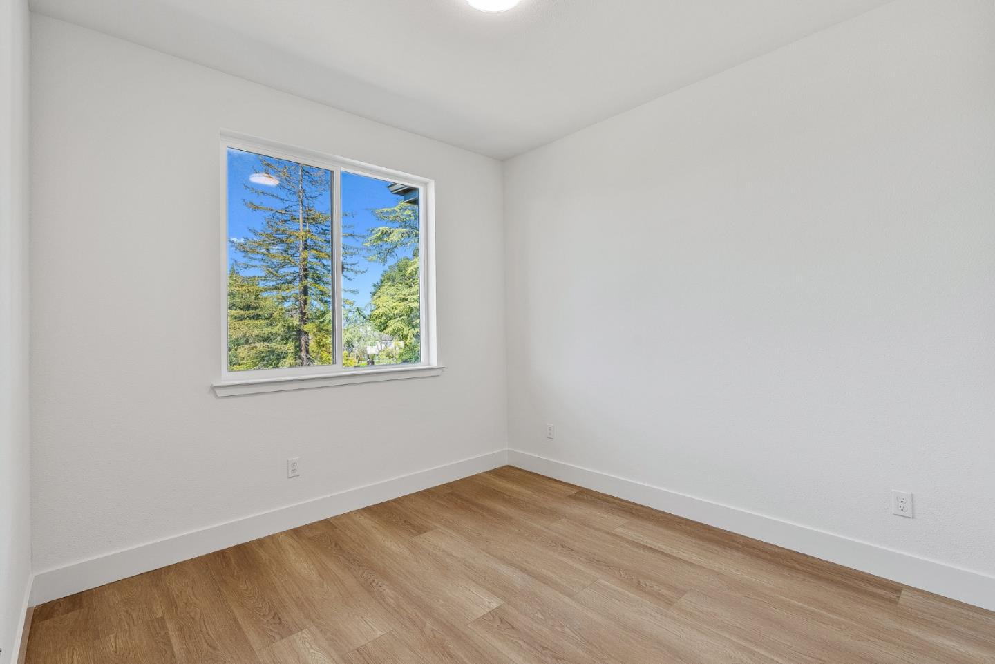 Detail Gallery Image 28 of 28 For 935 Woodside Rd, Redwood City,  CA 94061 - 4 Beds | 2/1 Baths