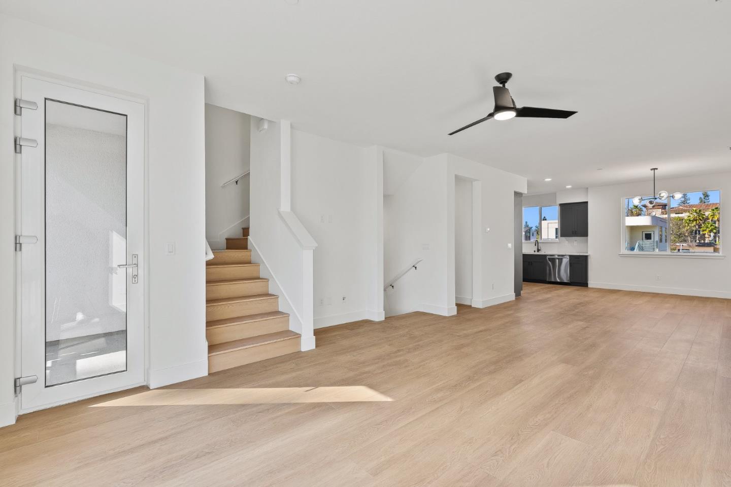 Detail Gallery Image 7 of 28 For 935 Woodside Rd, Redwood City,  CA 94061 - 4 Beds | 2/1 Baths