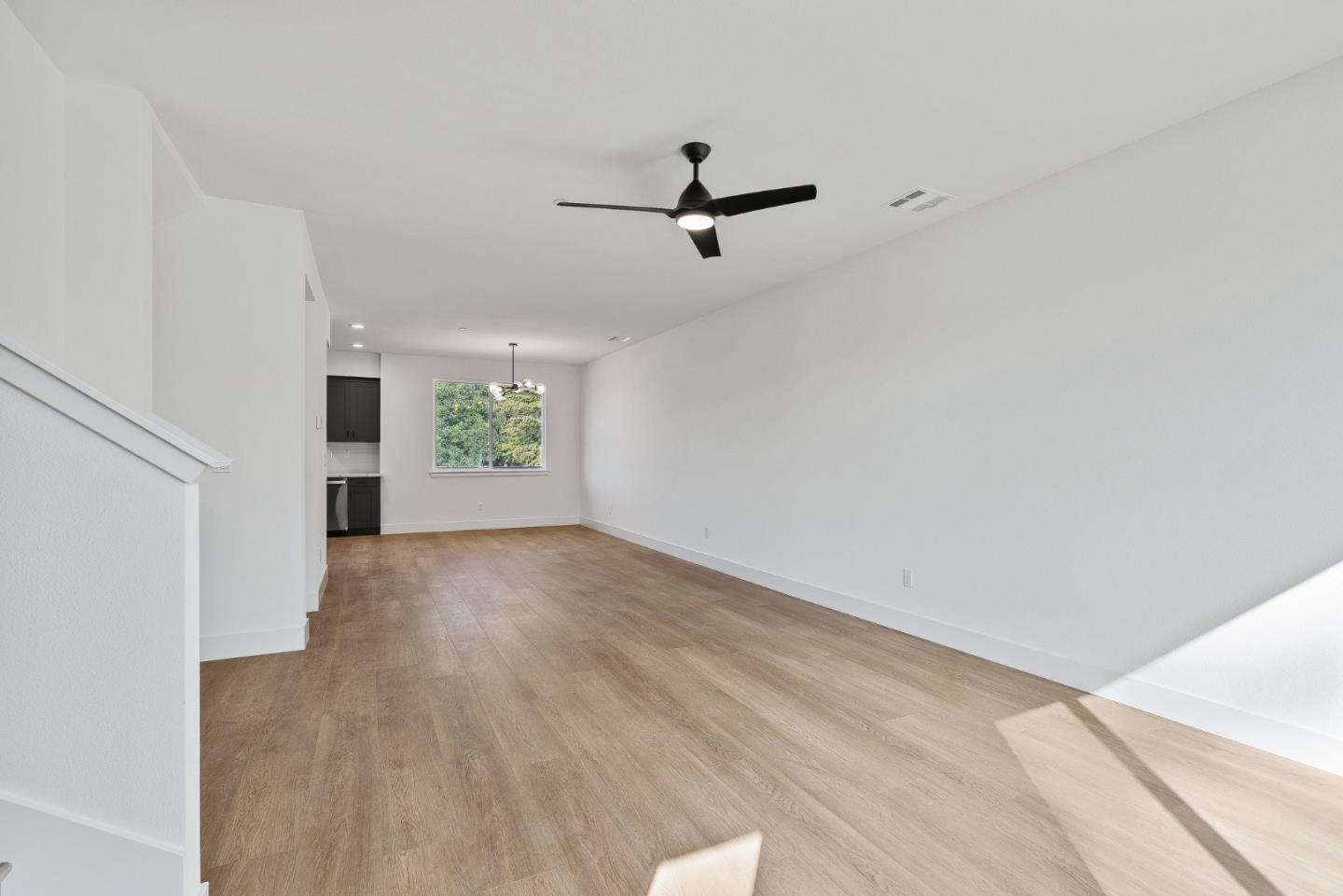 Detail Gallery Image 8 of 28 For 935 Woodside Rd, Redwood City,  CA 94061 - 4 Beds | 2/1 Baths