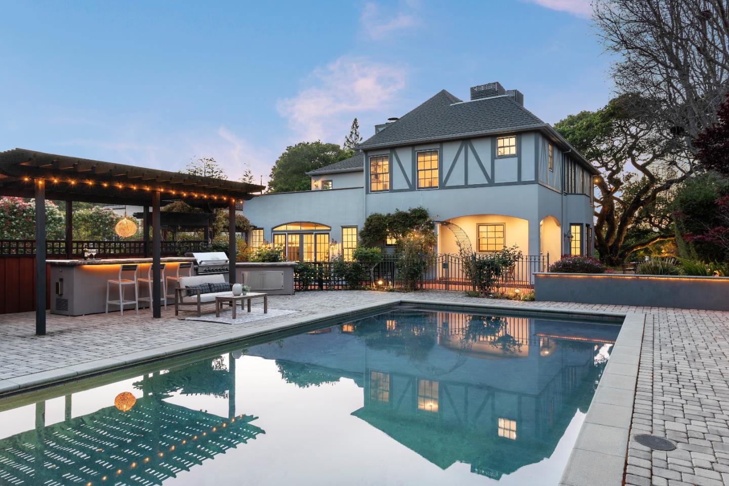 Detail Gallery Image 1 of 44 For 2301 Oakdale Rd, Hillsborough,  CA 94010 - 5 Beds | 4/1 Baths
