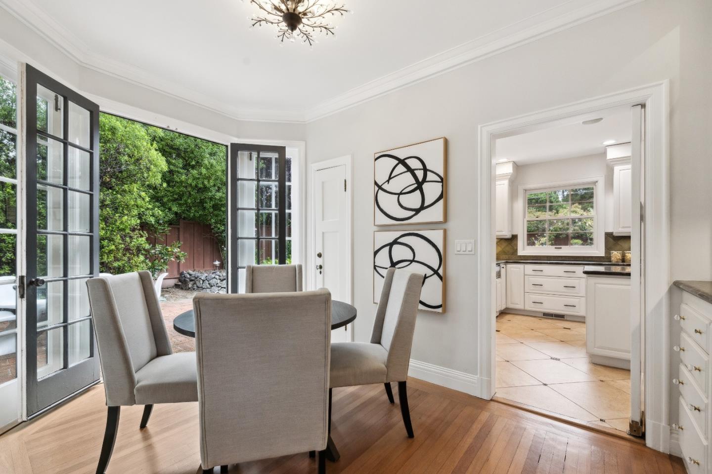 Detail Gallery Image 18 of 44 For 2301 Oakdale Rd, Hillsborough,  CA 94010 - 5 Beds | 4/1 Baths