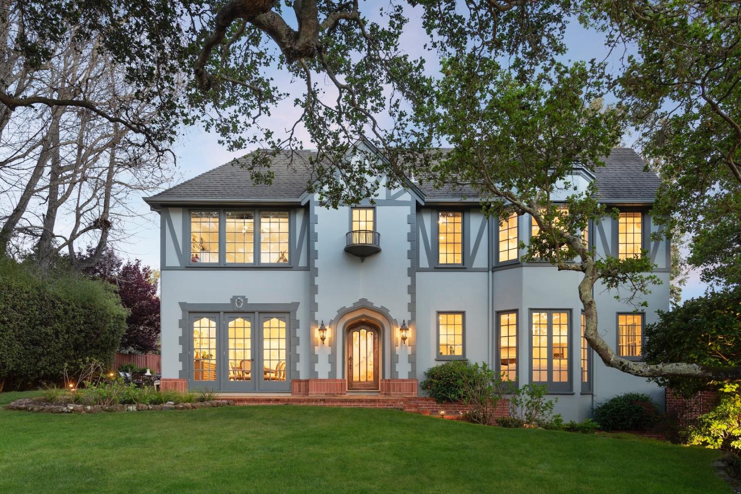 Detail Gallery Image 2 of 44 For 2301 Oakdale Rd, Hillsborough,  CA 94010 - 5 Beds | 4/1 Baths