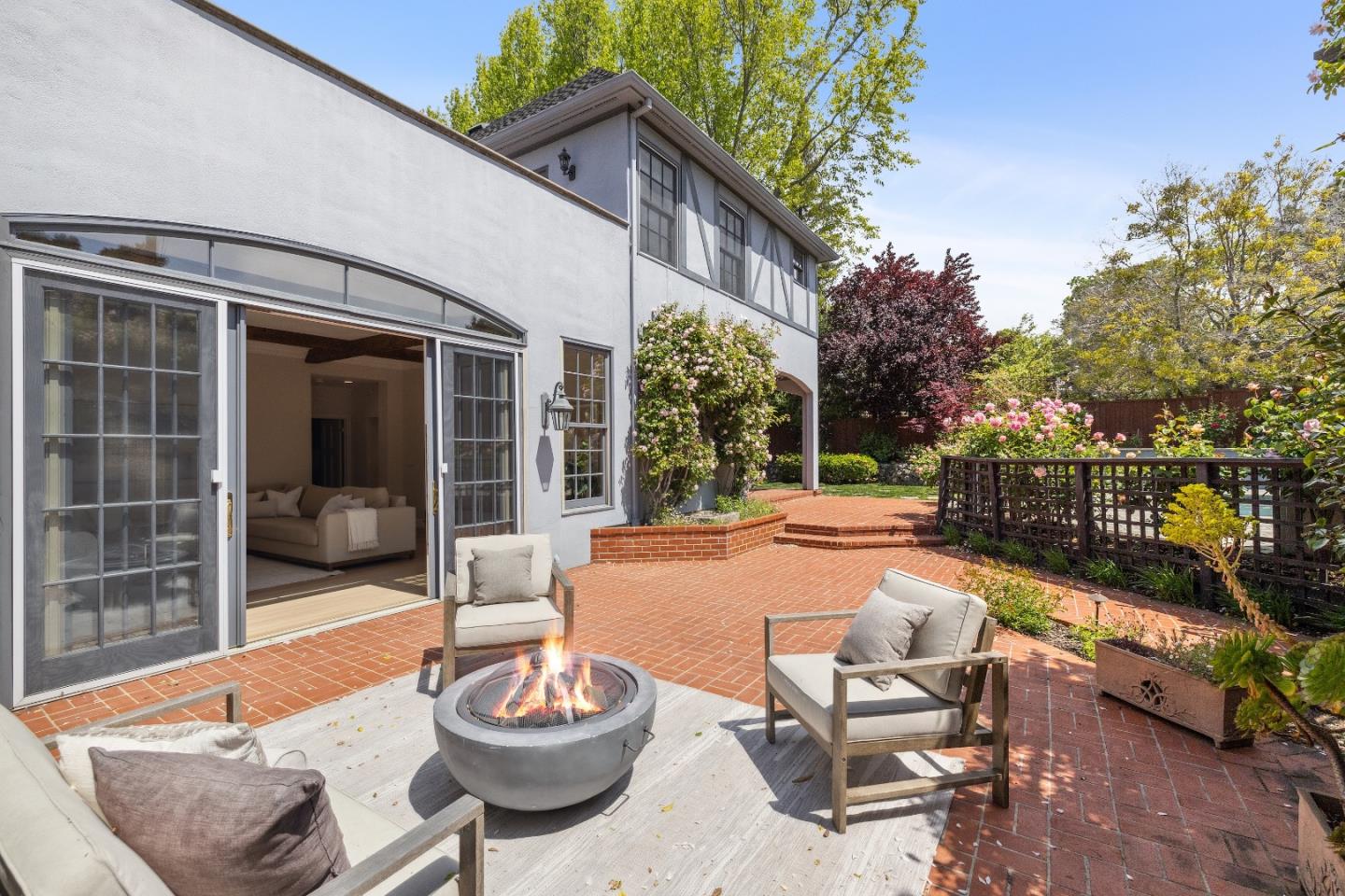 Detail Gallery Image 24 of 44 For 2301 Oakdale Rd, Hillsborough,  CA 94010 - 5 Beds | 4/1 Baths