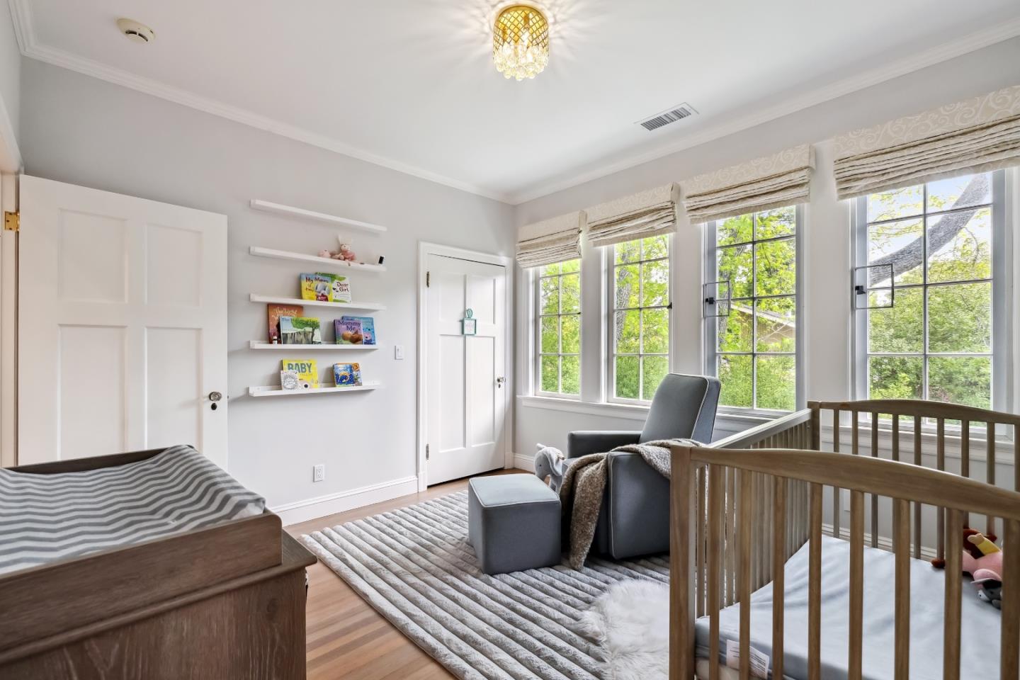 Detail Gallery Image 28 of 44 For 2301 Oakdale Rd, Hillsborough,  CA 94010 - 5 Beds | 4/1 Baths