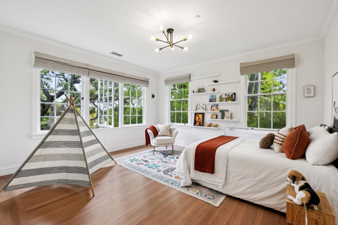 Detail Gallery Image 29 of 44 For 2301 Oakdale Rd, Hillsborough,  CA 94010 - 5 Beds | 4/1 Baths