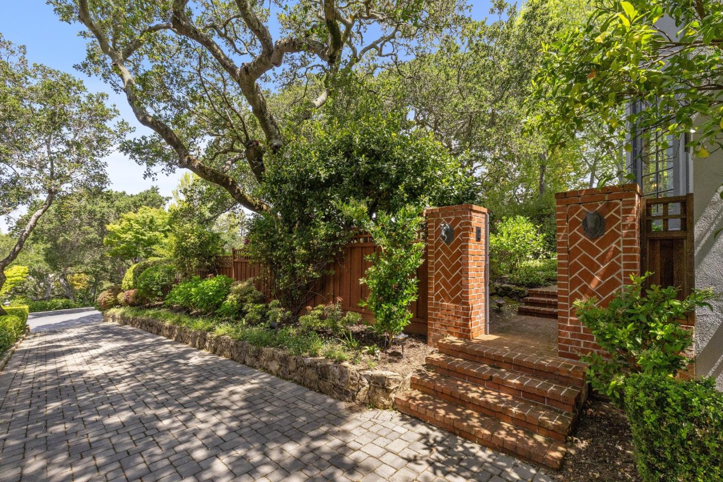 Detail Gallery Image 3 of 44 For 2301 Oakdale Rd, Hillsborough,  CA 94010 - 5 Beds | 4/1 Baths