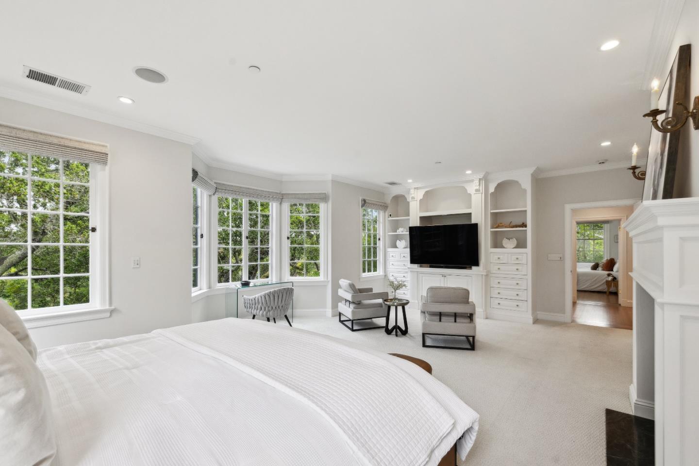Detail Gallery Image 33 of 44 For 2301 Oakdale Rd, Hillsborough,  CA 94010 - 5 Beds | 4/1 Baths