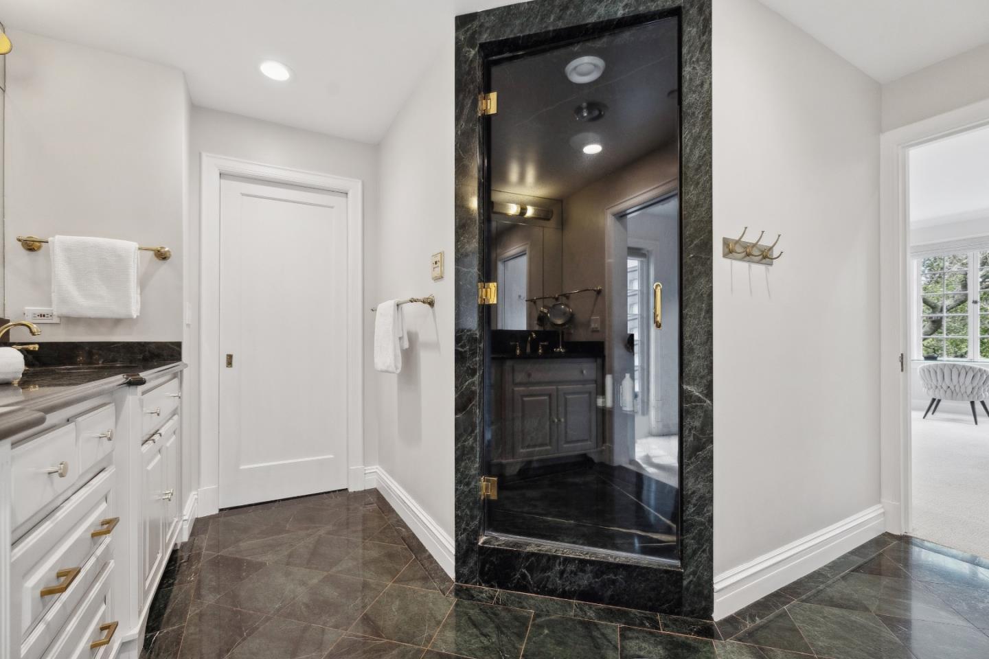 Detail Gallery Image 34 of 44 For 2301 Oakdale Rd, Hillsborough,  CA 94010 - 5 Beds | 4/1 Baths