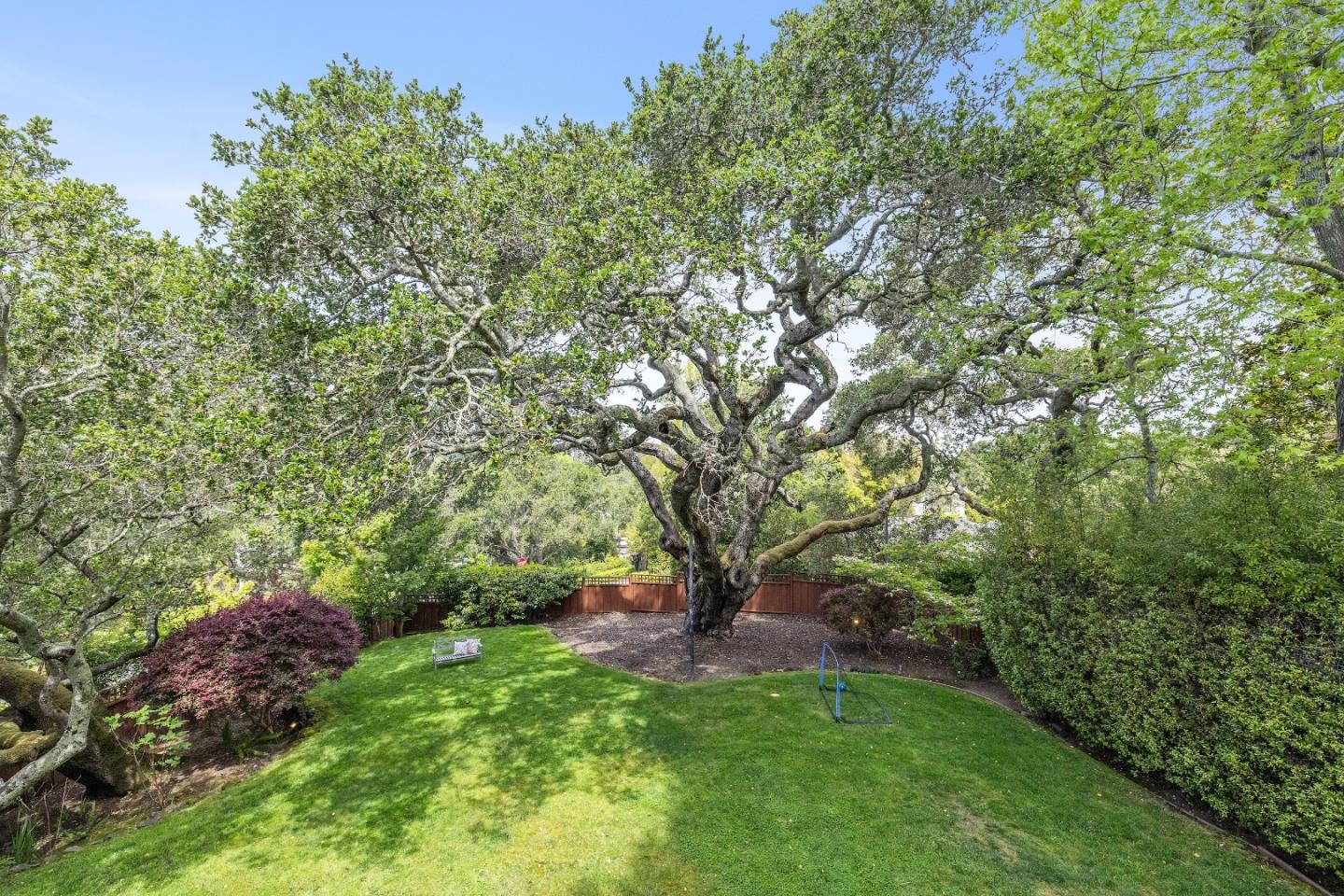 Detail Gallery Image 35 of 44 For 2301 Oakdale Rd, Hillsborough,  CA 94010 - 5 Beds | 4/1 Baths