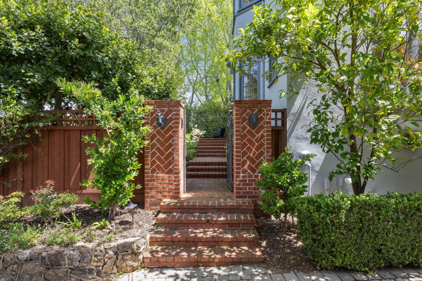 Detail Gallery Image 4 of 44 For 2301 Oakdale Rd, Hillsborough,  CA 94010 - 5 Beds | 4/1 Baths