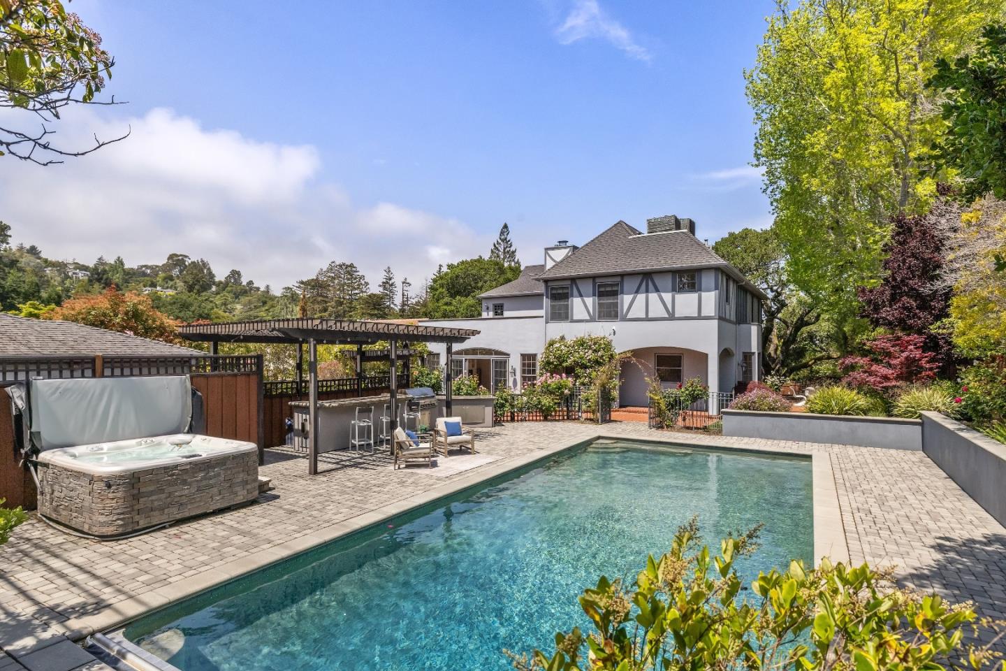 Detail Gallery Image 41 of 44 For 2301 Oakdale Rd, Hillsborough,  CA 94010 - 5 Beds | 4/1 Baths