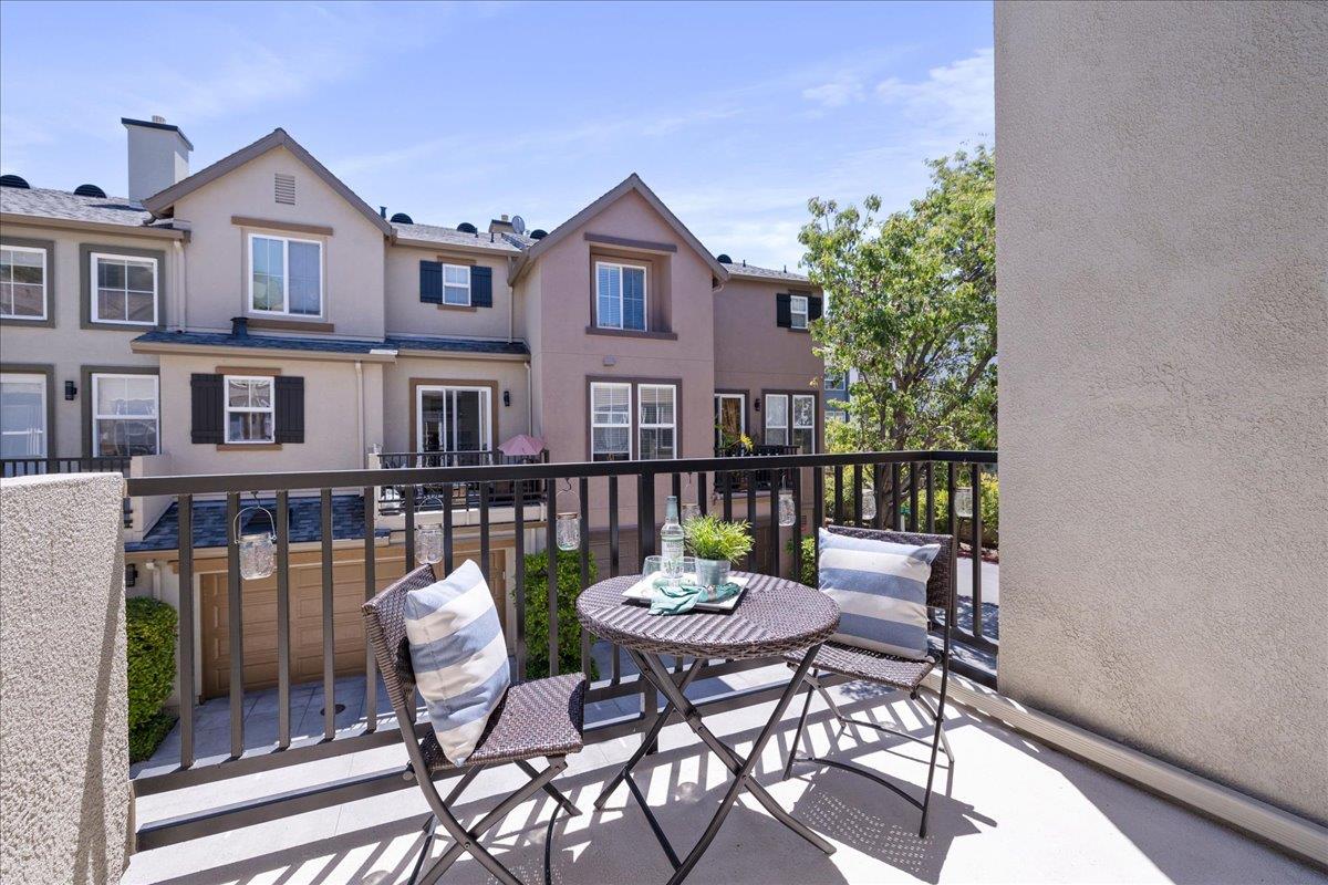 Detail Gallery Image 13 of 31 For 70 Sheffield Ct, Mountain View,  CA 94040 - 3 Beds | 3 Baths