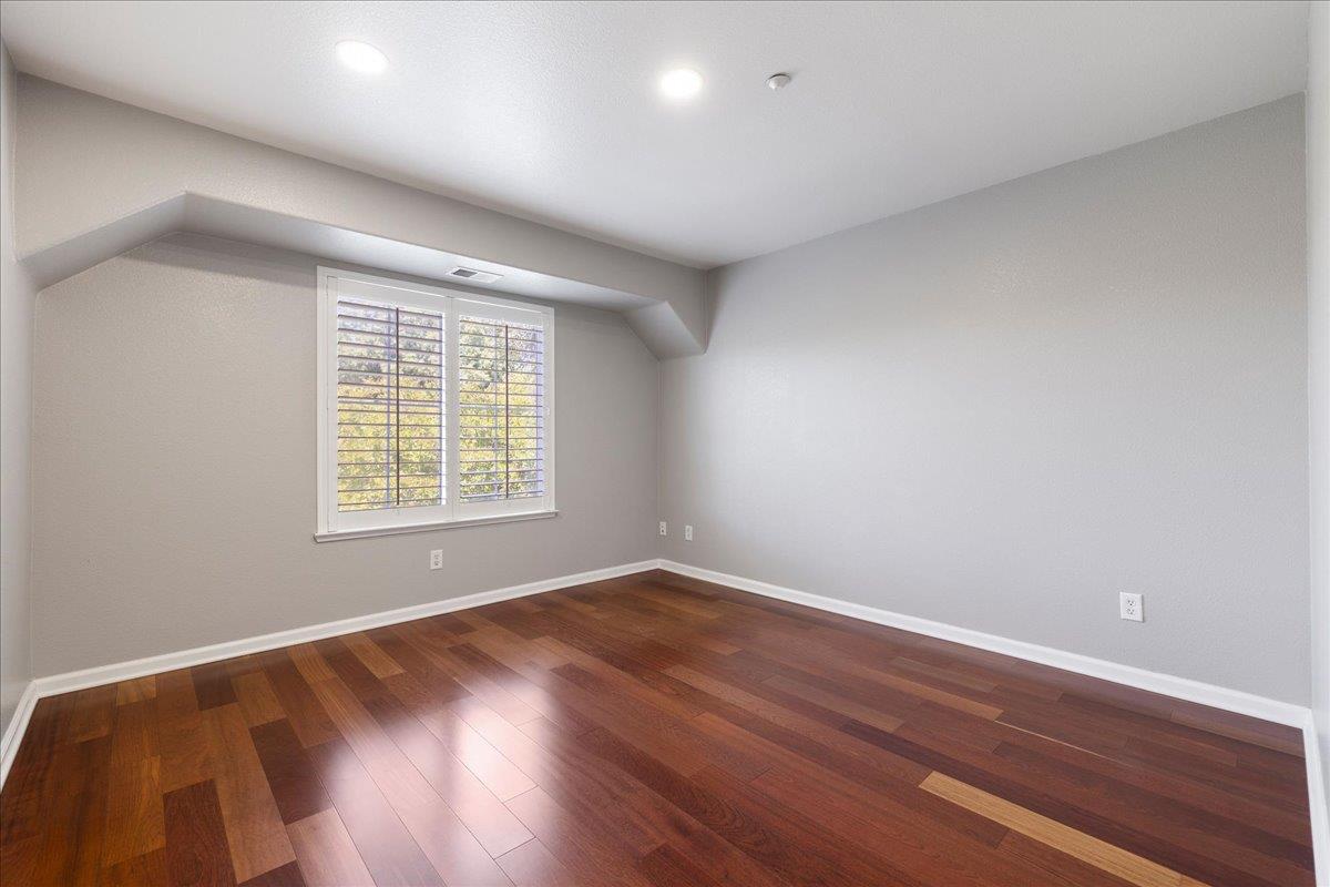 Detail Gallery Image 14 of 31 For 70 Sheffield Ct, Mountain View,  CA 94040 - 3 Beds | 3 Baths