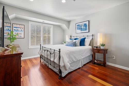 Detail Gallery Image 15 of 31 For 70 Sheffield Ct, Mountain View,  CA 94040 - 3 Beds | 3 Baths